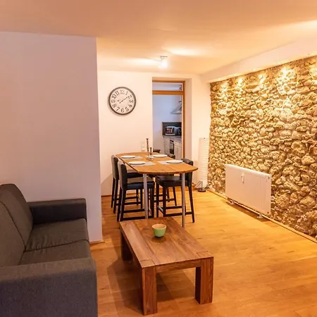 Appartement Designer Unterkunft In 15. Jahrhundert Altbau 75 M² Fuer Max. 4 Personen