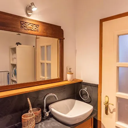 Designer Unterkunft In 15. Jahrhundert Altbau 75 M² Fuer Max. 4 Personen Appartement