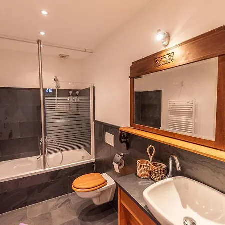 Appartement Designer Unterkunft In 15. Jahrhundert Altbau 75 M² Fuer Max. 4 Personen Eltville am Rhein