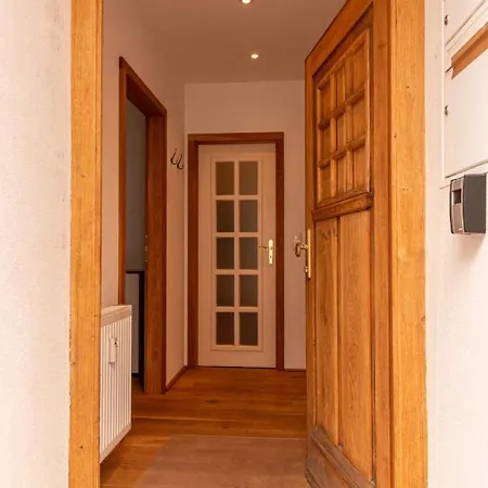 Apartment Designer Unterkunft In 15. Jahrhundert Altbau 75 M² Fuer Max. 4 Personen