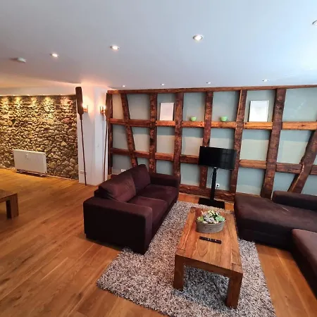Apartment Designer Unterkunft In 15. Jahrhundert Altbau 75 M² Fuer Max. 4 Personen