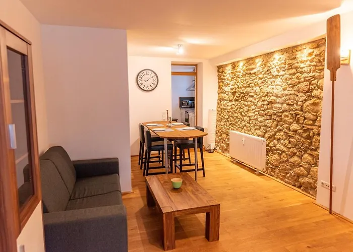 Lägenhet Designer Unterkunft In 15. Jahrhundert Altbau 75 M² Fuer Max. 4 Personen