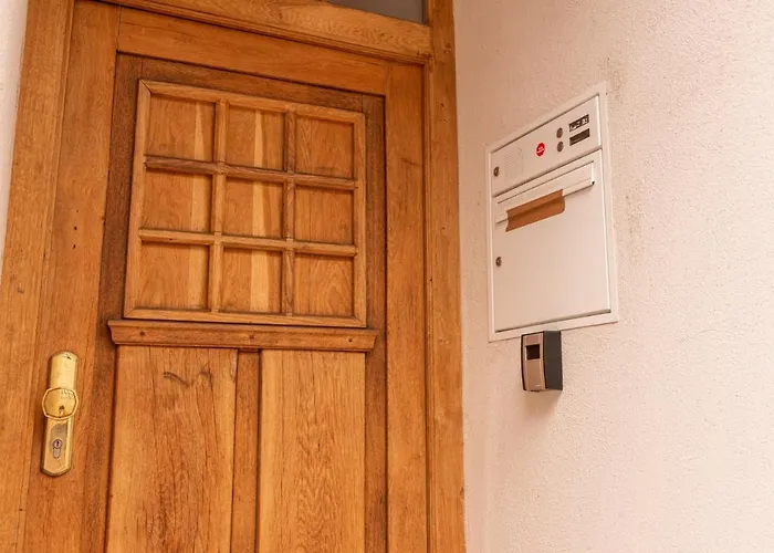 Lägenhet Designer Unterkunft In 15. Jahrhundert Altbau 75 M² Fuer Max. 4 Personen *