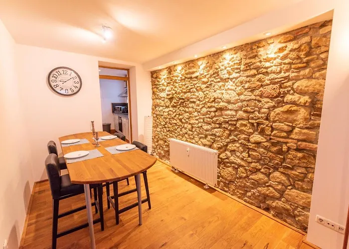 Designer Unterkunft In 15. Jahrhundert Altbau 75 M² Fuer Max. 4 Personen Lägenhet *