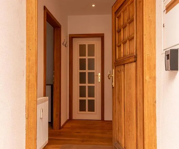 Lägenhet Designer Unterkunft In 15. Jahrhundert Altbau 75 M² Fuer Max. 4 Personen