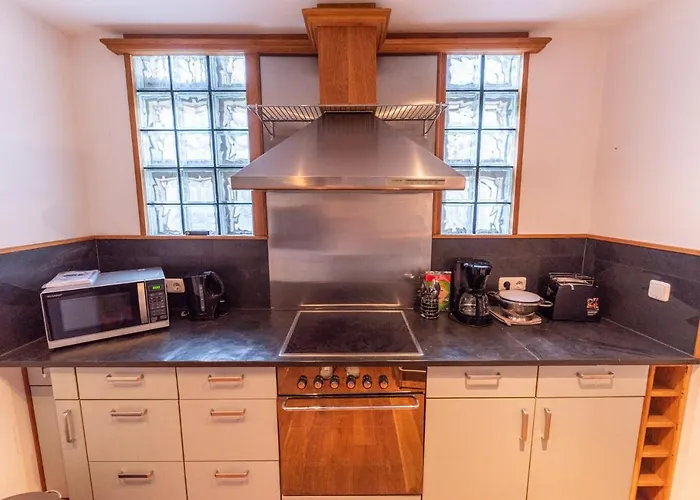 Designer Unterkunft In 15. Jahrhundert Altbau 75 M² Fuer Max. 4 Personen Lägenhet