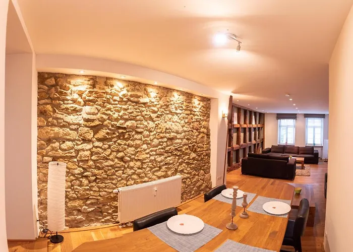 Designer Unterkunft In 15. Jahrhundert Altbau 75 M² Fuer Max. 4 Personen *