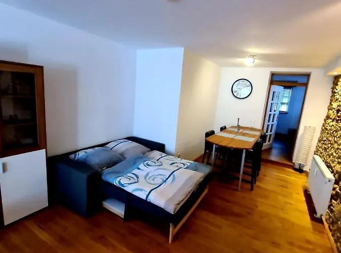 Lägenhet Designer Unterkunft In 15. Jahrhundert Altbau 75 M² Fuer Max. 4 Personen *